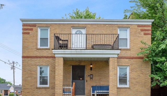 Charming 2-bd Apt in delightful Deer Park, OH with AC & strong WI-Fi
