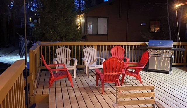 Charming 2-bedroom cabin in Green Valley Lake with AC, WiFi in Green Valley Lake