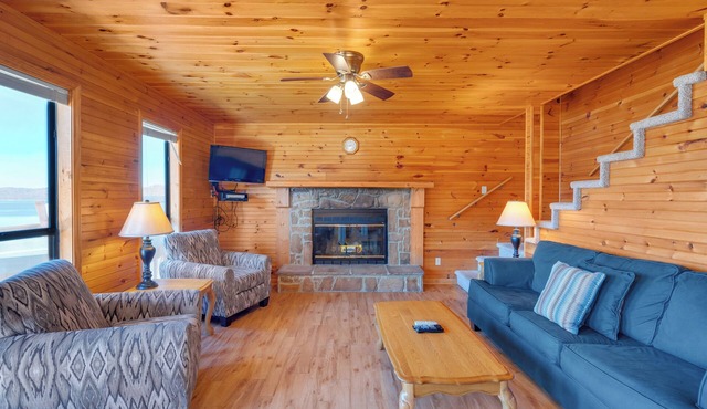 Charming 2 Bed 2 Story Chalet w/Spectacular Views and Direct Lake Access #19