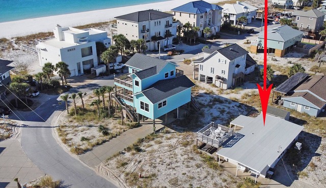 Charming 2 Bedroom Beach Cottage w/Amazing Gulf Views!