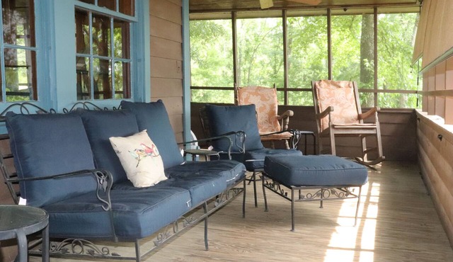 Charming 2-bedroom cabin with AC in peaceful Garrison on private 25 acre lake