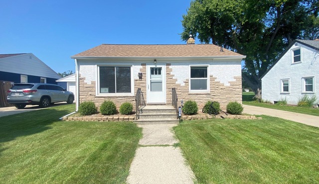 Charming 2-bedroom house with WiFi, with fenced in yard