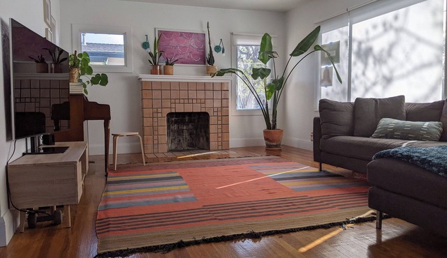 Charming 2-bedroom house in East Oakland with AC