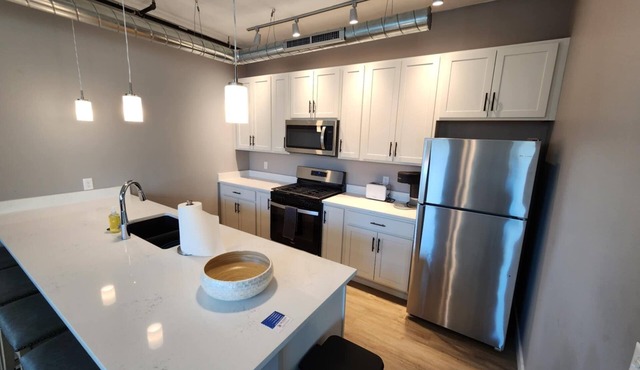 Charming 2-bedroom loft apartment in wonderful downtown Moline with AC, WiFi