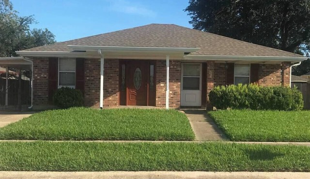 Charming 2-bedroom house with AC, WiFi in wonderful New Orleans