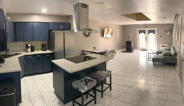 Charming 2-bedroom townhome with AC Units, WiFi in delightful New Orleans