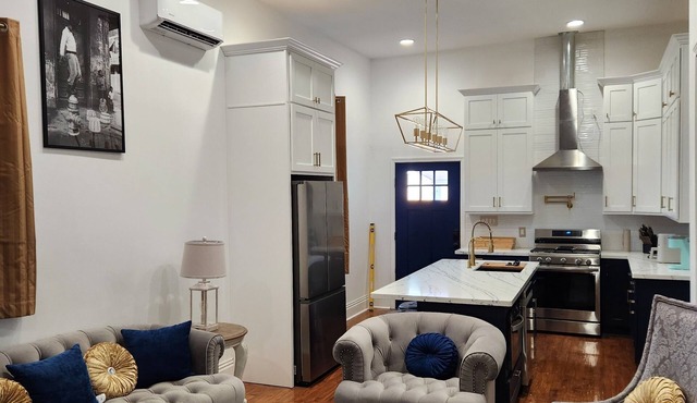 Charming 2-BR, 2-bath cottage w/AC, Heat, WiFi and 5 min from French Quarter.