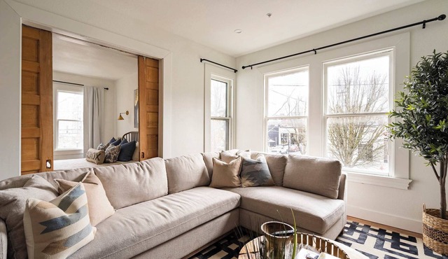 Charming 2BR Walk-Up Steps to NW 23rd