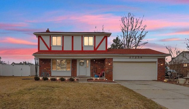 Charming 3-bedroom Home Away From Home with comfort in Brownstown