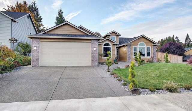 Charming 3-bedroom house all new in a Premium tranquil Vancouver/Salmon Creek