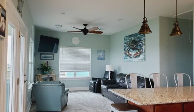 Charming 3-bedroom house located in Constance Beach steps away from the shore