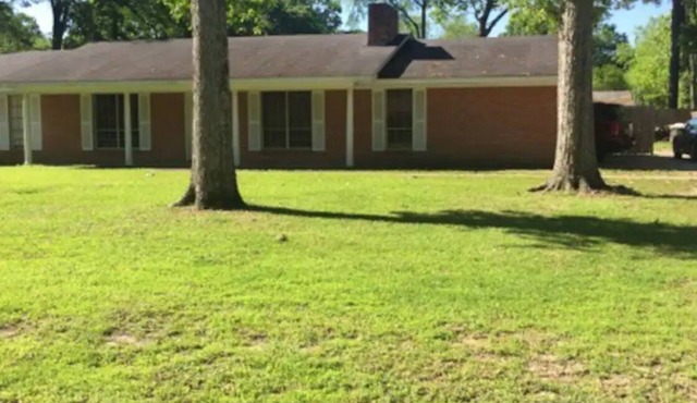 Charming 3-bedroom house with WiFi and AC in Monroe