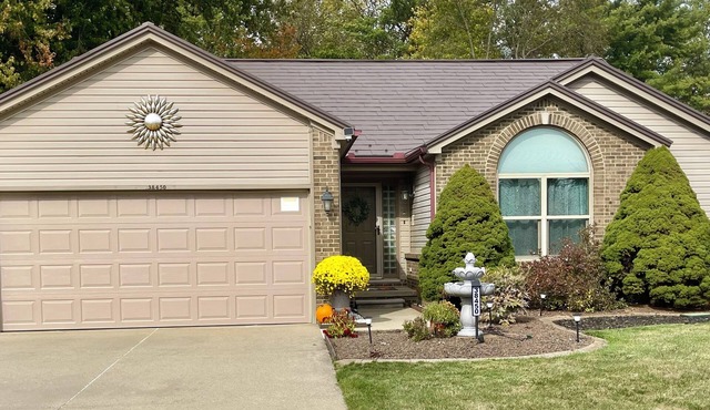 Charming 3BR house, Spacious Great Room with Fireplace, Jetted Bathtub to relax