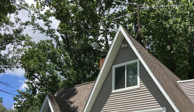 Charming 4 bed / 2 bath Lake House
