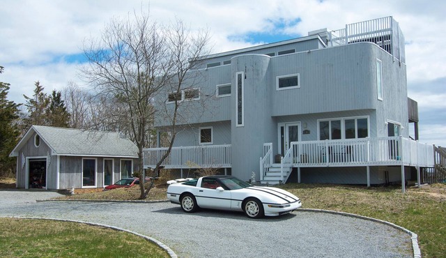 Charming 5-bedroom house in Southampton, Heated pool and hot tub, outdoor bar