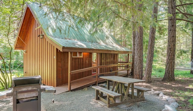 Charming and Cozy A-Frame Cabin Near Mt. Adams