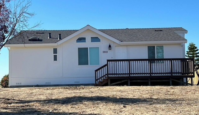 Charming and peaceful 3-bedroom house in delightful Castro Valley with VIEWS! in Castro Valley