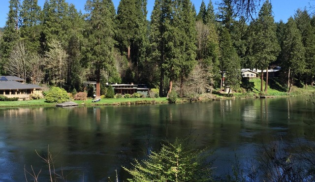 CHARMING AND SPECTACULAR RIVERFRONT HOUSE, BEAUTIFUL IN ANY SEASON OF THE YEAR!