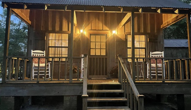 Charming cabin on the banks Tangipahoa River