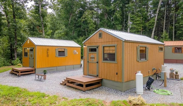 Charming Cabin Retreat On Tuckasegee River Near Sylva North Carolina
