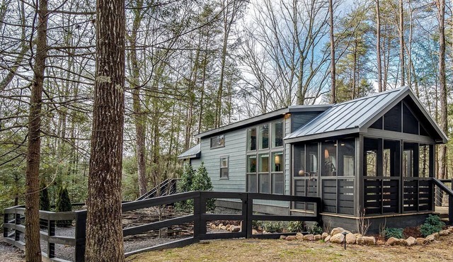 Charming Cabin with Stunning Sights in Monteagle, Tennessee