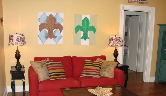 Charming casita, Uptown 1920's Bungalow - Walk to Streetcar