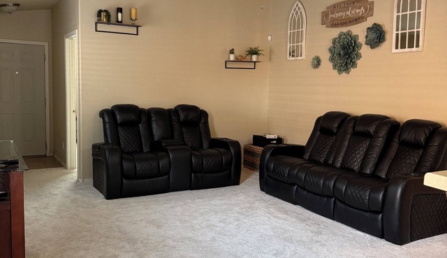 Charming & clean 3-bedroom house with WiFi on the Southwest Mesa of Albuquerque