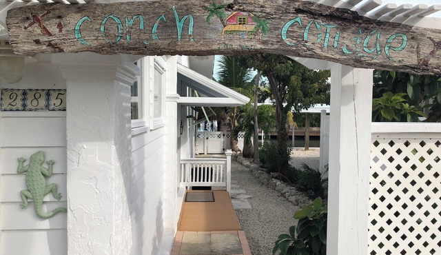 Charming Conch Cottage on deep water canal in Little Torch Key