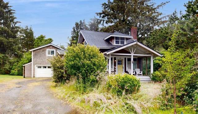 Charming Craftsman near park & Gearhart - dog-friendly