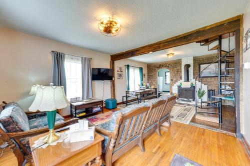 Charming Eagle Grove Farmhouse w/Loft!