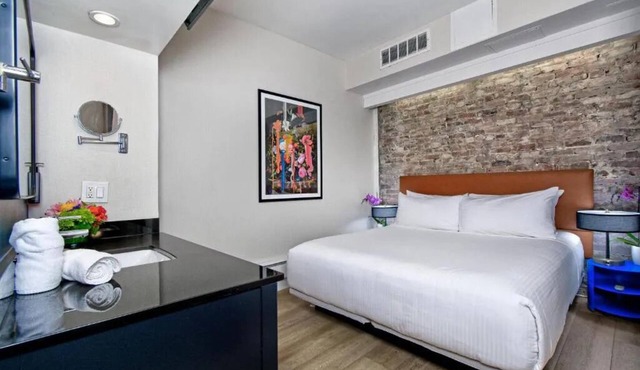 Charming European-Style Suite by Embarcadero, Near Dining & BART