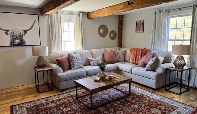 Charming First Floor Farmhouse in Clarendon