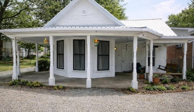 Charming Historic House 1 Mile from Norris Lake