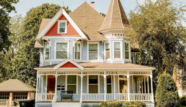 Charming Historic Upper Walk to Downtown & Lakes
