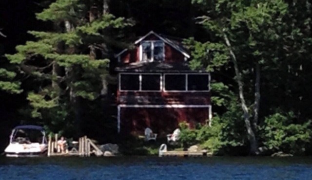 Charming lakefront 3-bedroom rustic cabin in Wolfeboro NH in Wolfeboro