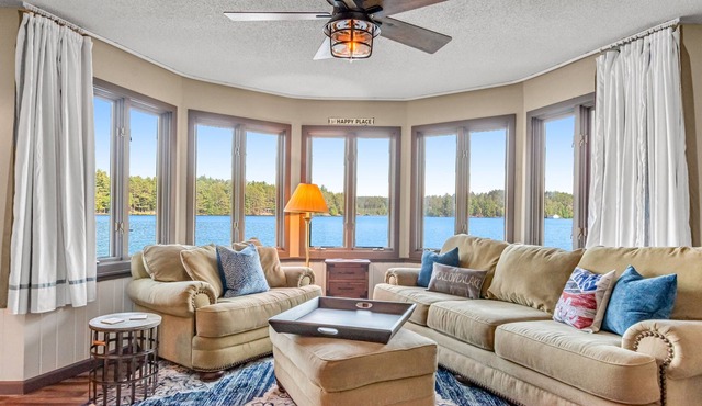 Charming lakefront cabin with fireplace, on-site hot tub, firepit & games