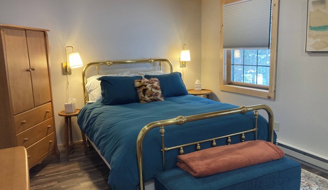 Charming lakefront barndominium 2 bedrooms and WiFi, AC in fabulous Rainbow Lake