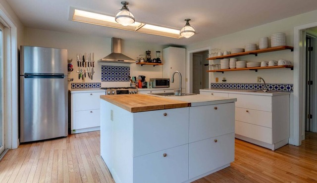 Charming Matunuck Artist Retreat | Private Yard, Screened Porch & Pet-Friendly Beach Getaway