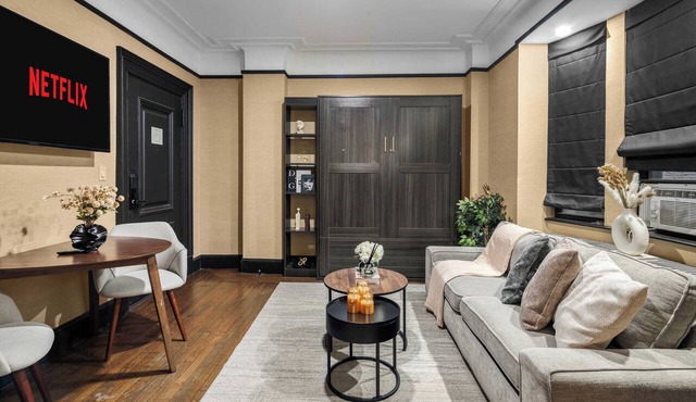 Charming Midtown Apt | Steps from Broadway
