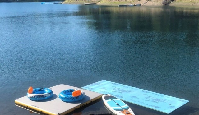 Charming new luxury lakefront cabin