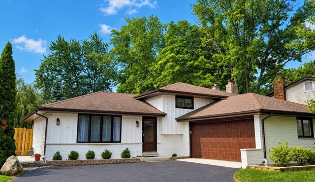 Charming newly remodeled 3-bedroom house in Itasca with all the latest amenities