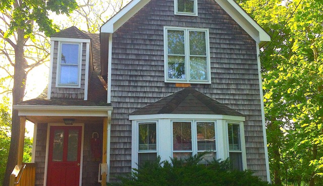 Charming Sag Harbor Village 3BR, 1.5B Home 4 minute walk to Village Town and Bay