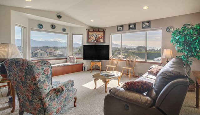Charming Sequim House w/Olympic Peninsula Views!