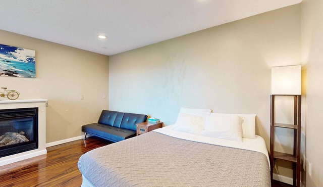 Charming Studio Condo with Nearby Beach Access Dogs OK