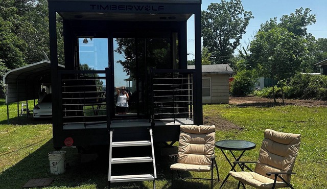 Charming Tiny Home on Grand Lake near Grove with boat ramp access!