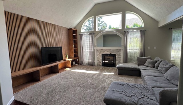 Charming Troutdale Haven Near Waterfalls & Hiking.