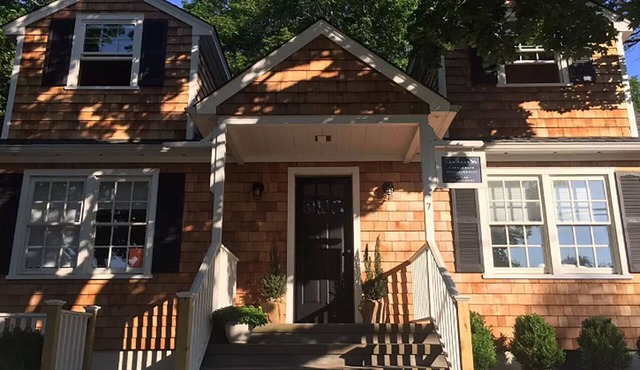 Charming 3 Bed/2.5 Bath Cottage In Historic Shelter Island Heights Walk to Ferry