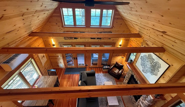 Charming Waterfront Cabin in McKenzie Bridge with WiFi, AC