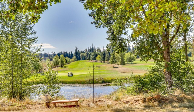 Chehalis Getaway w/Golf Course View + Fire Pit!