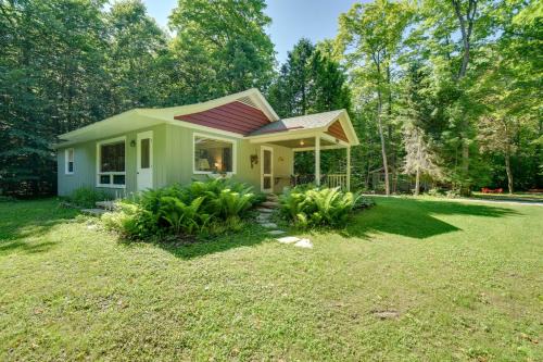 'Cherry Cottage' - Walk to Peninsula State Park!